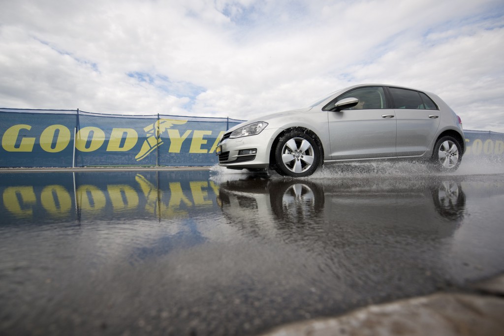 Goodyear EfficientGrip Performance 2 са най-добре спиращите на мокър път летни гуми