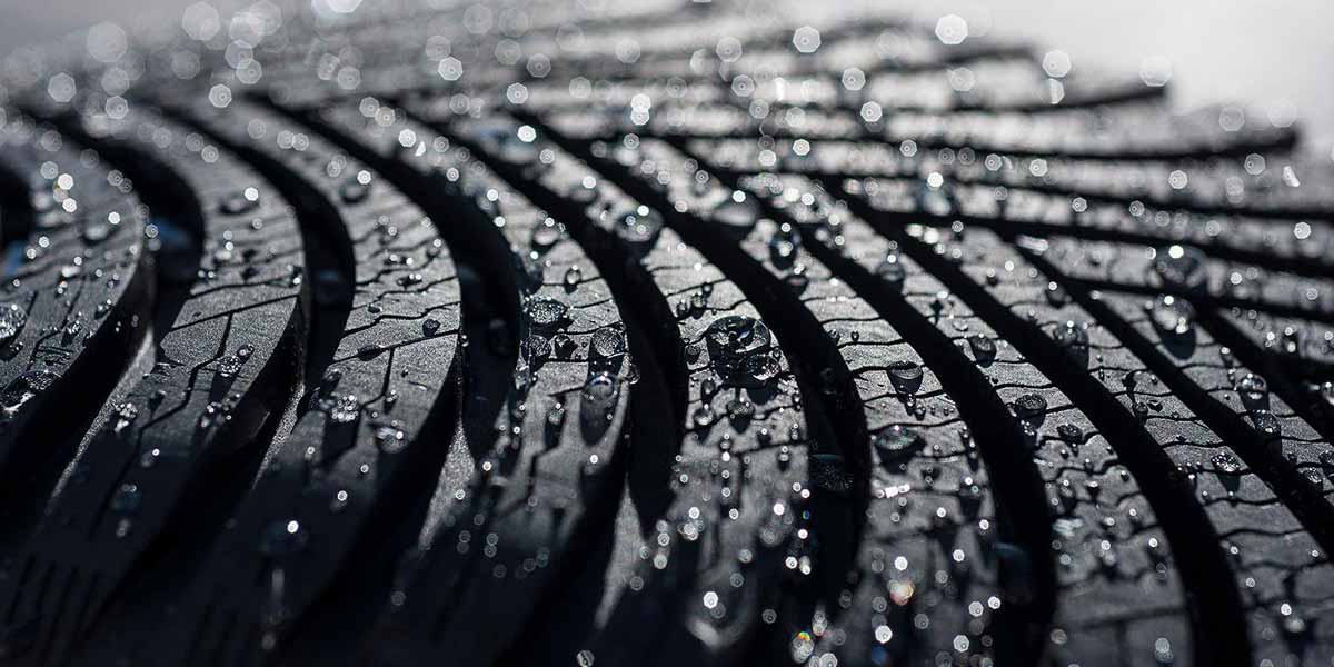 Зимни гуми при дъжд